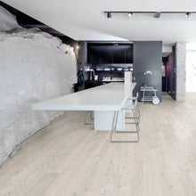 Ladda upp bild till gallerivisning, KÄHRS Parkettgolv Nouveau Snow Vit Mattlack Borstad Ek 1-stav