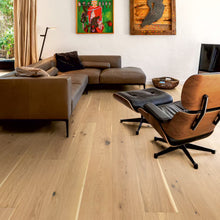 Ladda upp bild till gallerivisning, Berg & Berg Ek XXL Vild Borstad Råträ Mattlack