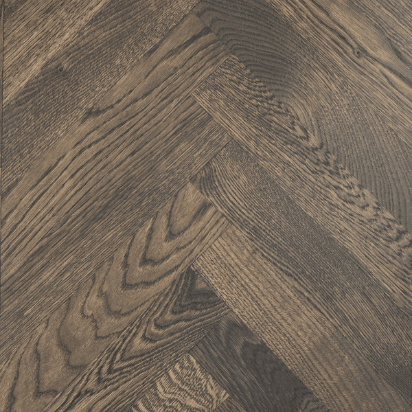 Massiv fiskbensparkett mork