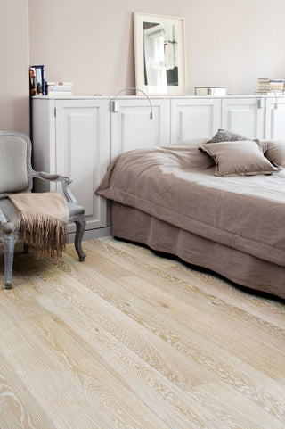 Timberwise ek Arctic – miljöbild från Timberwise. Bildens filnamn styrker kulören; sortering, ytbehandling och plankmått framgår endast när det anges i källnamnet. Referensbild.