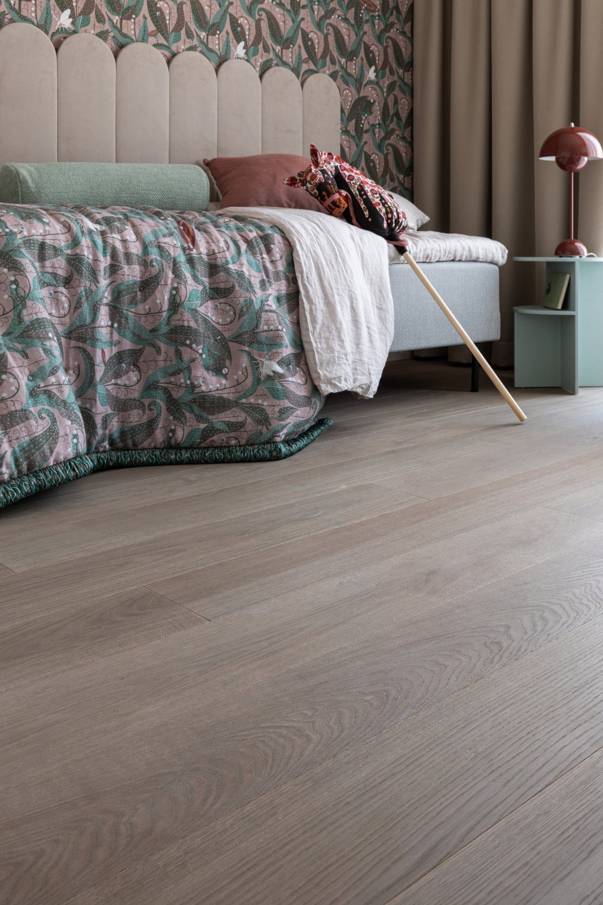 Timberwise ek Biscuit Grey – bilden visar Classic / Natur, borstad / oljevaxad. Vägledande prov; annan vald sortering eller yta kan avvika.