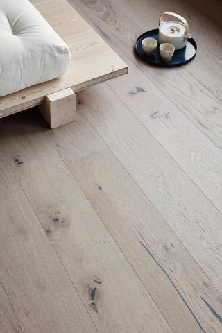 Timberwise ek Grey – bilden visar Vintage / Rustik, borstad / oljevaxad. Vägledande prov; annan vald sortering eller yta kan avvika.