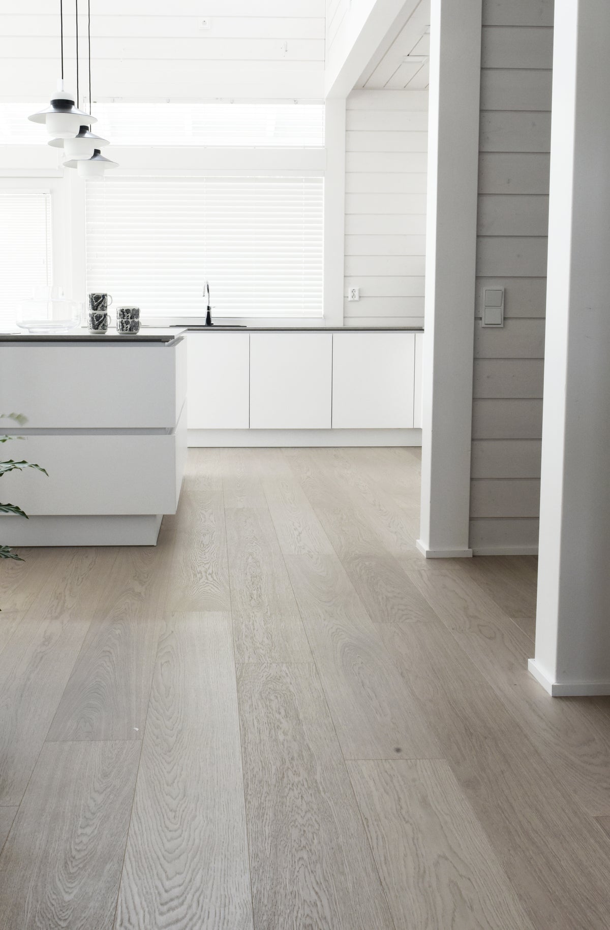 Timberwise ek Grey – miljöbild från Timberwise. Bildens filnamn styrker kulören; sortering, ytbehandling och plankmått framgår endast när det anges i källnamnet. Referensbild.