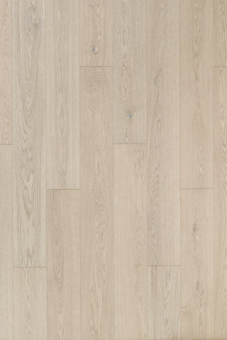 Timberwise ek Grey. Sortering är inte angiven. Vägledande prov; ytbehandling och plankmått är inte verifierade.