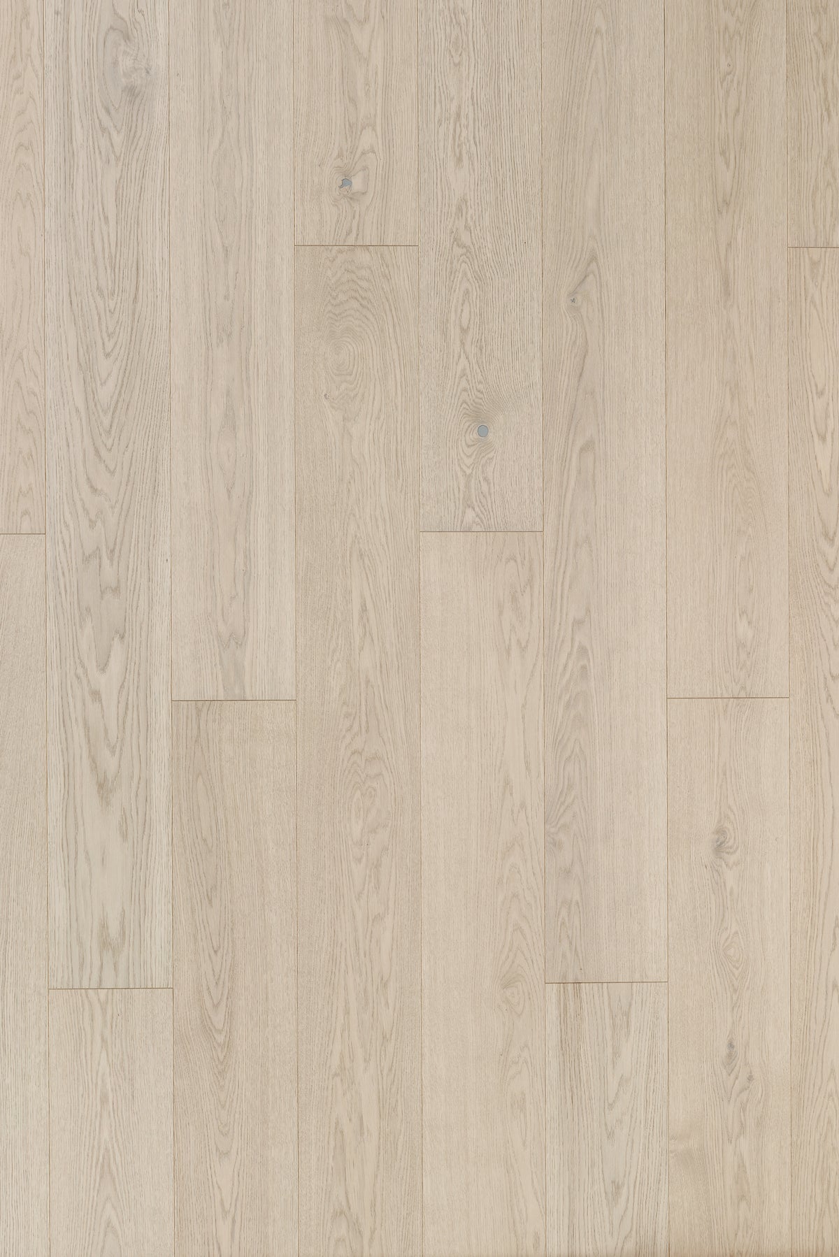 Timberwise ek Grey. Sortering är inte angiven. Vägledande prov; ytbehandling och plankmått är inte verifierade.
